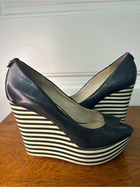 Michael Kors Adalia leather peep-toe wedge heels Black and Cream size 10